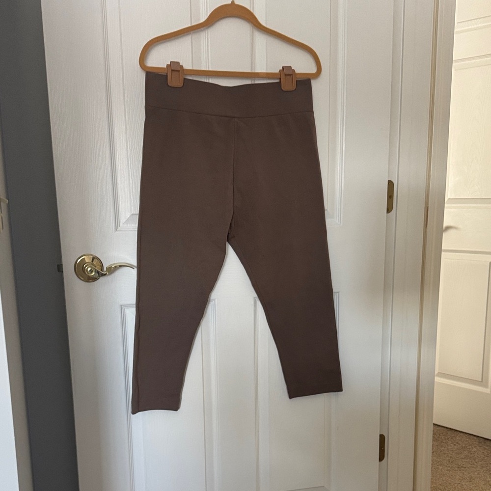Dark Taupe Capri Leggings